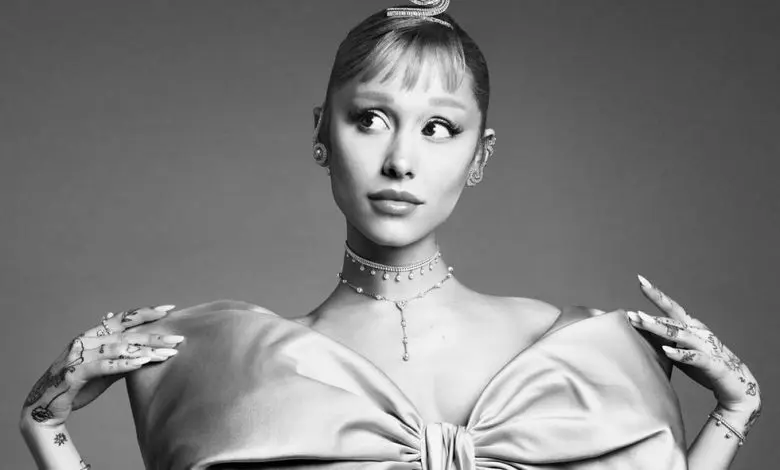 Ariana Grande lansează o colecție de bijuterii în colaborare cu Swarovski