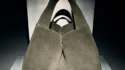 COS lansează geanta alcove care combină stilul atemporal cu versatilitatea de zi cu zi