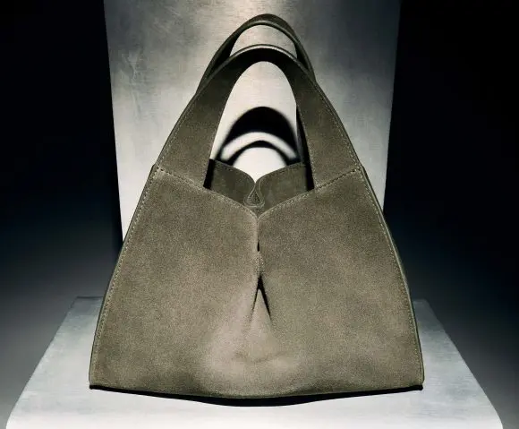 COS lansează geanta alcove care combină stilul atemporal cu versatilitatea de zi cu zi