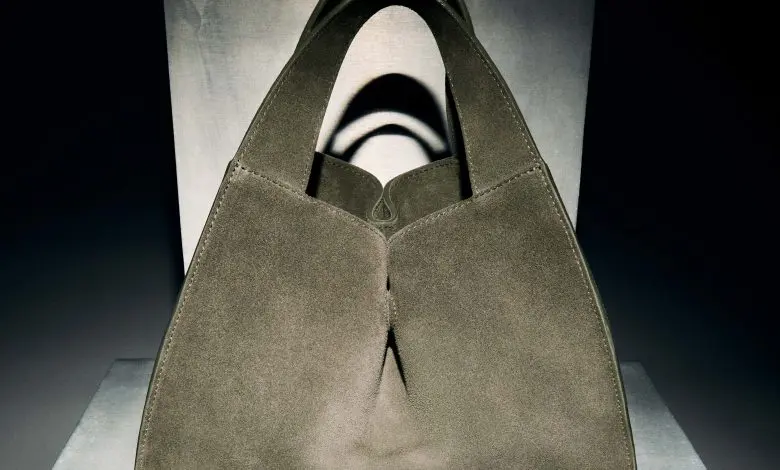 COS lansează geanta alcove care combină stilul atemporal cu versatilitatea de zi cu zi