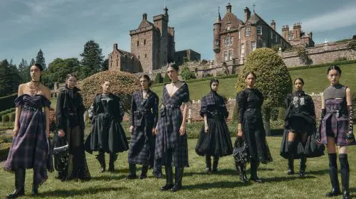 Documentarul „Dior in Scotland” explorează backgroundul colecției Cruise 2025