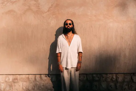 DJ HVMZA: „Muzica mea te va purta într-o călătorie”