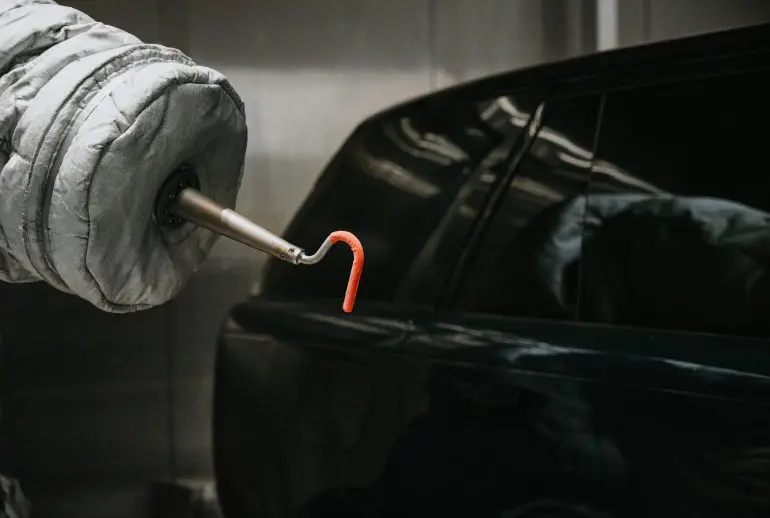 Rudy este robotul care asigură calitatea și luxul la JLR