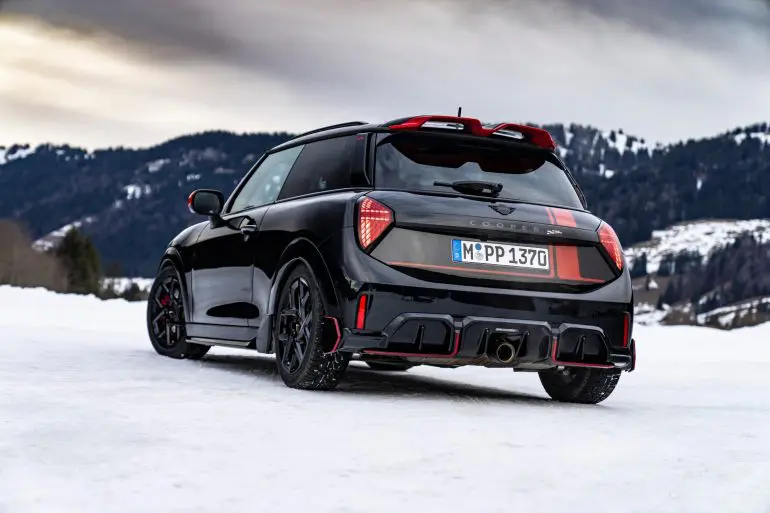 MINI John Cooper: Performanţe maxime pe zăpadă şi gheaţă