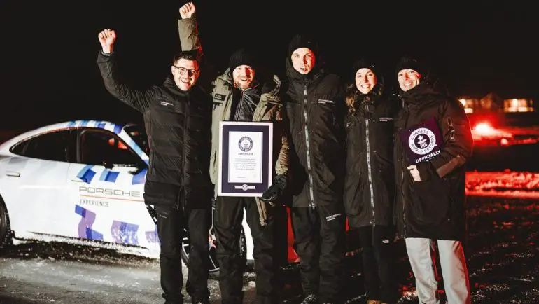 Porsche Taycan: drift de 17 km non-stop, pe gheață, în Guiness World Records