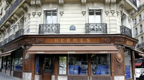 Bunurile de lux duc acțiunile europene la noi culmi