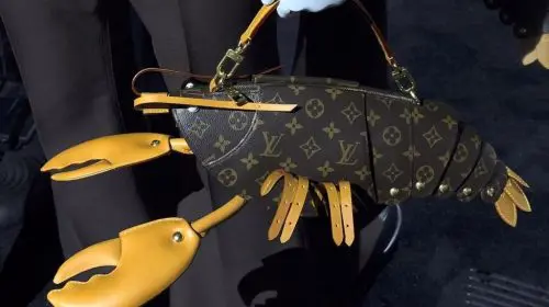 O geantă Louis Vuitton în formă de homar a devenit virală