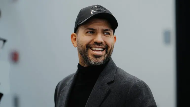  Agüero va conduce Porsche 99X Electric 