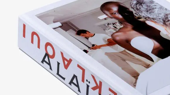 Alaïa lansează o carte în ediție limitată, care documentează procesul creării unei colecții