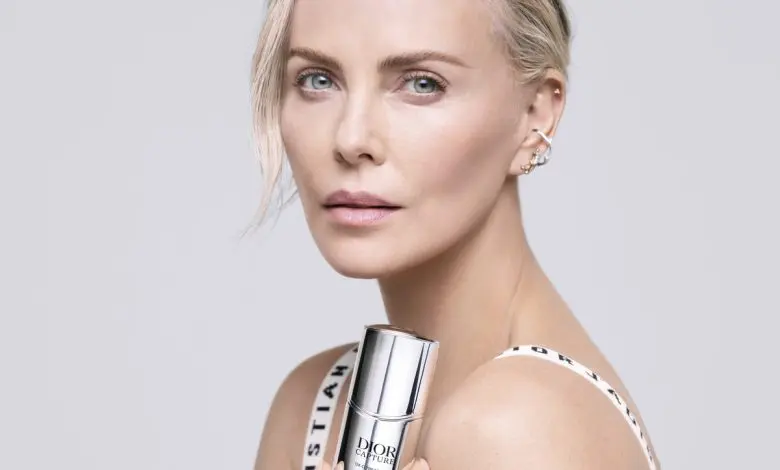 Charlize Theron este noua imagine a campaniei Dior Capture