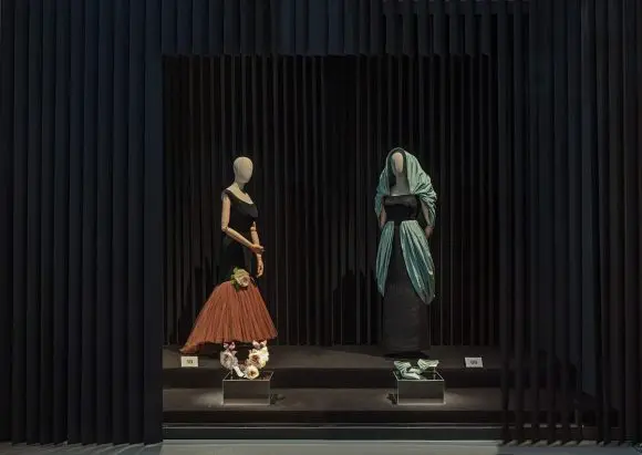 Milano sărbătorește 130 de ani de la nașterea lui Cristóbal Balenciaga cu o expoziție specială