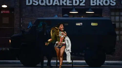 Brandul DSquared2 a sărbătorit 30 de ani cu un show care a inclus un performance Doechii