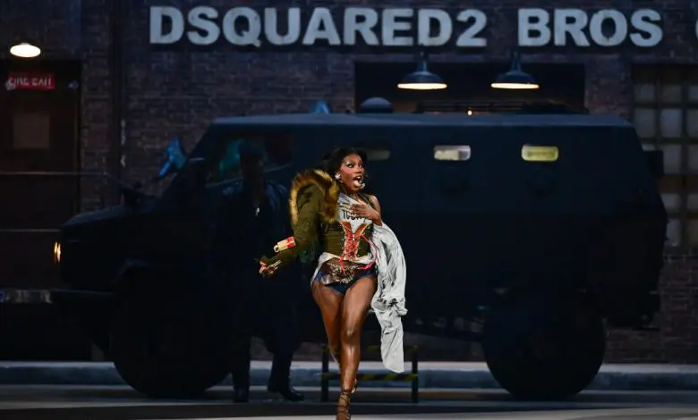 Brandul DSquared2 a sărbătorit 30 de ani cu un show care a inclus un performance Doechii