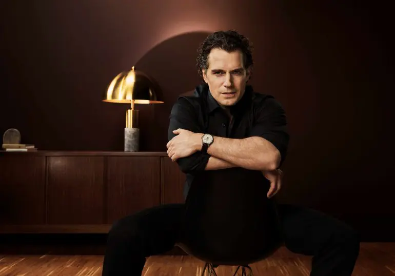 Longines îl prezintă pe Henry Cavill ca ambasador al mărcii