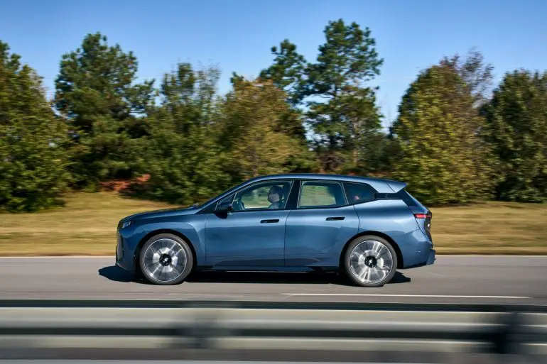 Noul BMW iX vine cu o autonomie mai mare