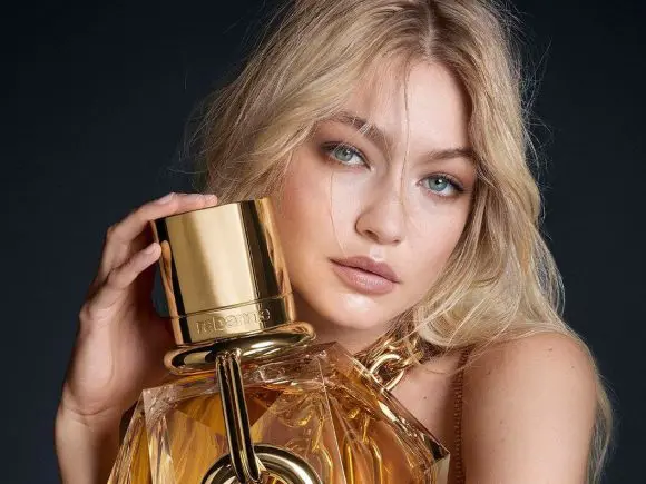 Gigi Hadid este imaginea parfumului „Million Gold for Her” al lui Rabanne