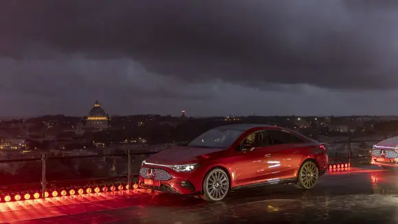 Mercedes-Benz dezvăluie noul CLA electric, cu AI