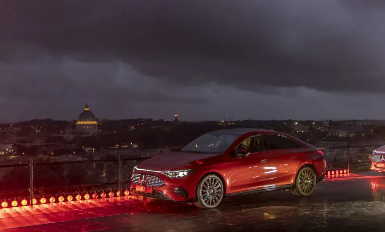 Mercedes-Benz dezvăluie noul CLA electric, cu AI