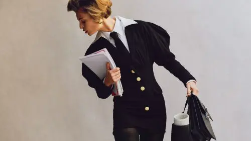 Brandul Jacquemus sărbătorește 15 ani cu o colecție-capsulă