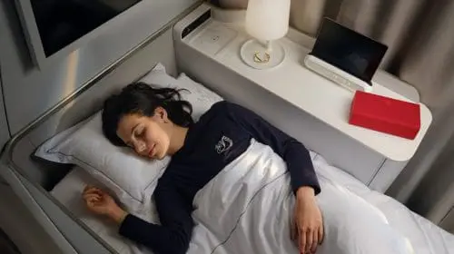 Brandul Jacquemus creează o linie de pijamale pentru pasagerii First Class ai Air France