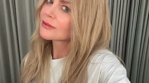 Balenciaga lansează o colecție de tricouri „Brand Ambassador Fanclub Series”