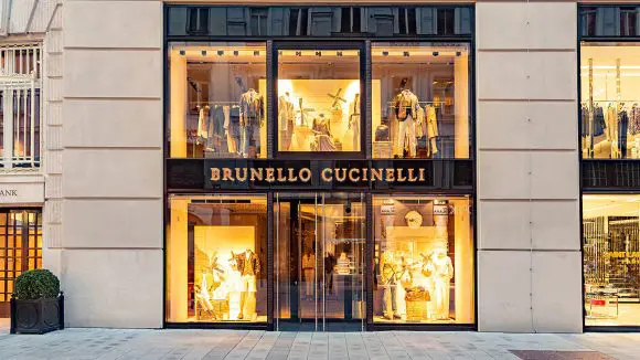 Cucinelli a înregistrat profituri mai mari în 2024 și confirmă orientarea vânzărilor