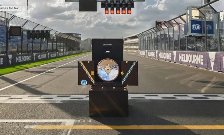 Louis Vuitton accentuează gloria Formulei 1 cu un cufăr pentru trofee personalizat la Grand Prix-ul Australiei