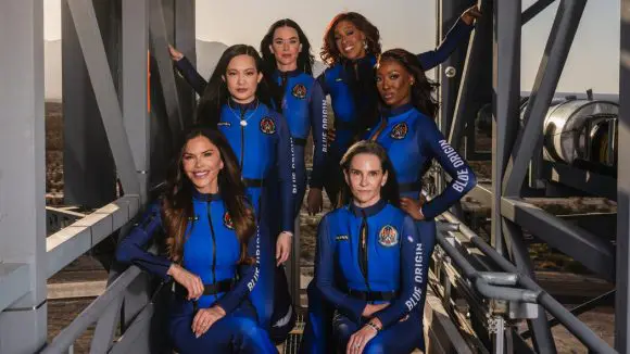 Costumele cu care Katy Perry și Lauren Sánchez au călătorit în spațiu au fost create de brandul Monse