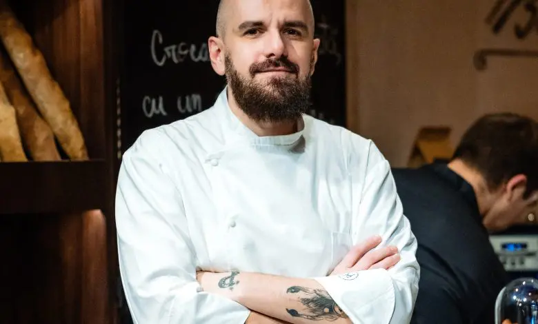 Chef Alexandru Papugiu: „Ingredientele sunt esențiale în deserturile de lux”