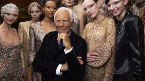 Giorgio Armani celebrează 20 de ani de haute couture cu o expoziție retrospectivă