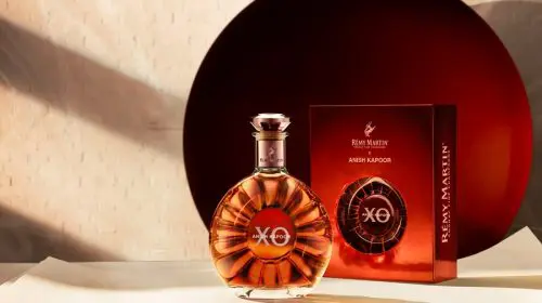 Rémy Martin colaborează cu artistul Anish Kapoor pentru un decantor XO