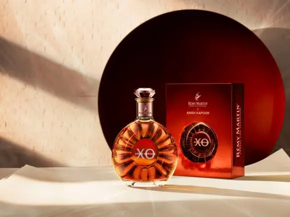 Rémy Martin colaborează cu artistul Anish Kapoor pentru un decantor XO