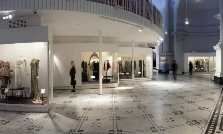 Galeria de Modă a Muzeului Victoria & Albert din Londra va deveni „Galeria Burberry”