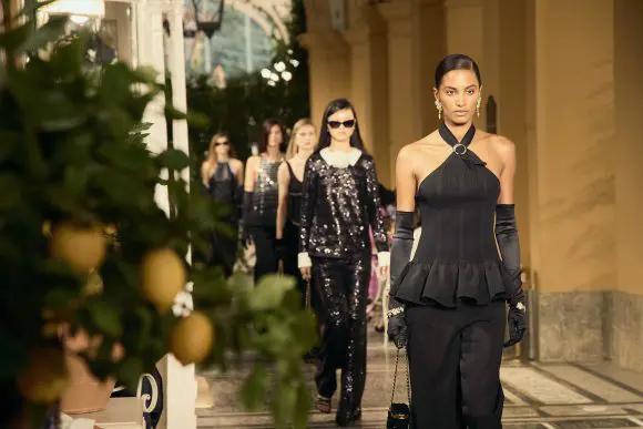 Noua colecție Chanel Cruise a fost prezentată la Lacul Como