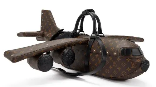 Geanta Louis Vuitton care arată ca un avion este scoasă la licitație