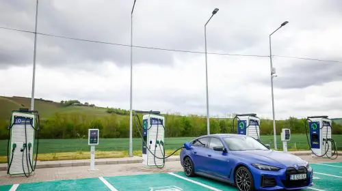 BMW i4 M50 testează cel mai mare hub de încărcare din România