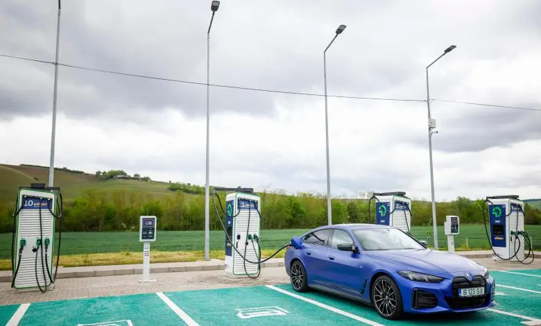BMW i4 M50 testează cel mai mare hub de încărcare din România