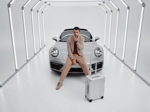 Porsche Design lansează colecția de valize Roadster Aluminum