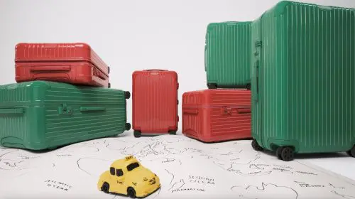 RIMOWA introduce două noi culori de sezon