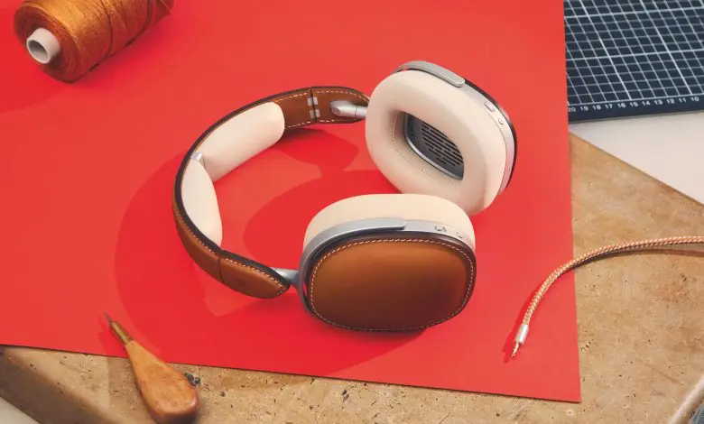 Hermès lansează o pereche de căști inspirate de geanta Kelly