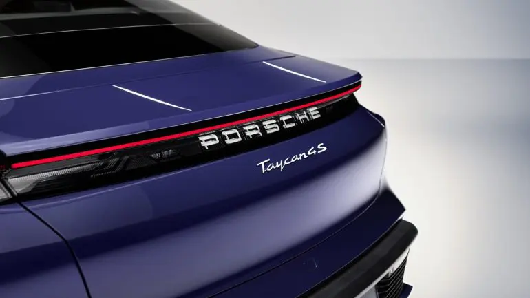 Porsche Italia colaborează cu Ferragamo