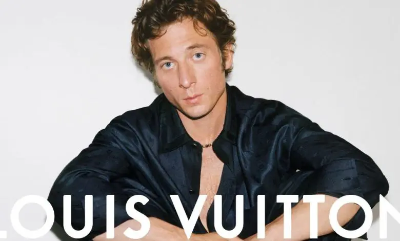 Actorul Jeremy Allen White este numit ambasador de brand pentru Louis Vuitton