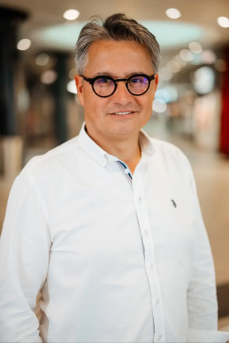 Reveal Marketing Research, Laurențiu Jipa