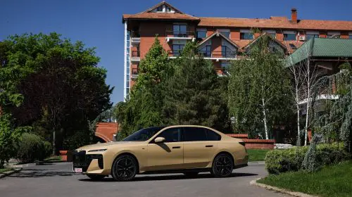 BMW Seria 7 are o nouă culoare specială pentru România