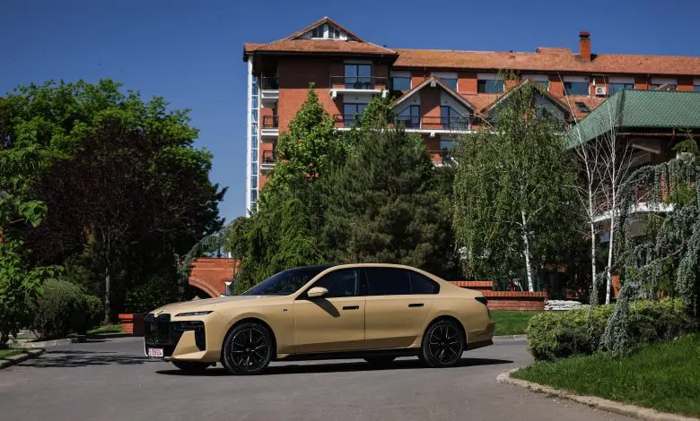 BMW Seria 7 are o nouă culoare specială pentru România