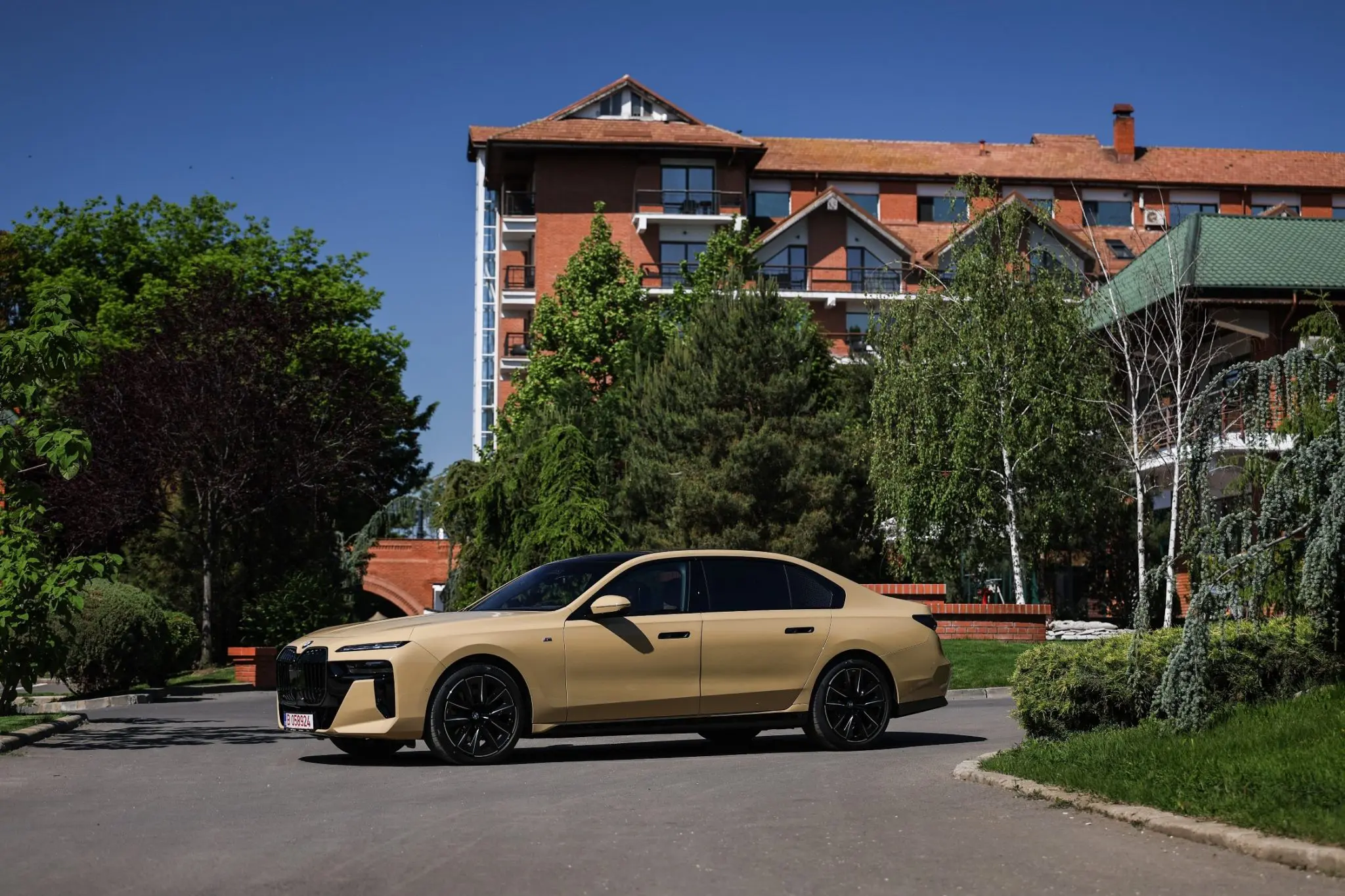 BMW Seria 7 are o nouă culoare specială pentru România