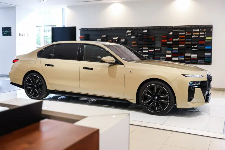 BMW Seria 7 are o nouă culoare specială pentru România