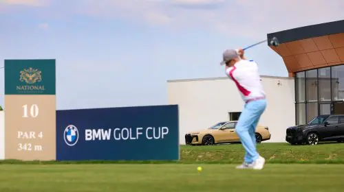 BMW Golf Cup România lansează tradiția „Sacoului albastru”