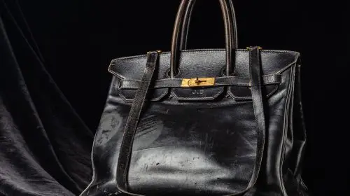 Prima geantă Birkin, creată pentru actrița Jane Birkin, a fost vândută la licitație cu 8,6 milioane de euro