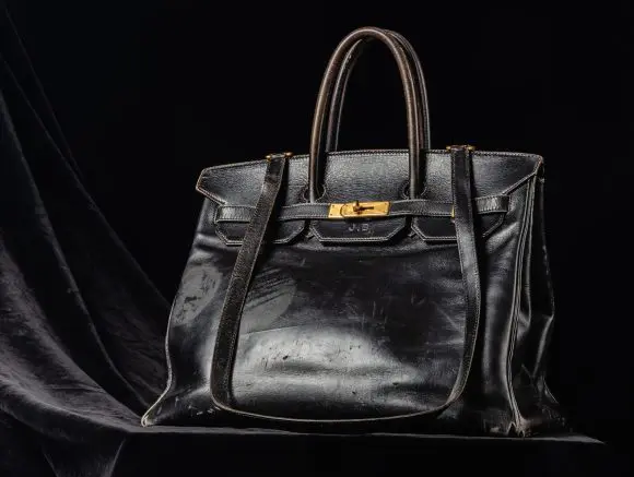 Prima geantă Birkin, creată pentru actrița Jane Birkin, a fost vândută la licitație cu 8,6 milioane de euro